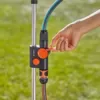 Gardena Gartendusche trio: Dusche mit 2 Strahlarten (Brausestrahl/Sprühnebel), Wassermenge regulierbar, abnehmbarer Brausekopf mit 1,3 m Verbindungsschlauch, Dreibein-Stativ, Höhenverstellung (960-20) - Image 4
