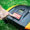 Yard Force Mähroboter EasyMow260 für geeignet für bis zu 260 qm-Selbstfahrender Rasenmäher Roboter, Bedienung und einfach zu bedienen, 30% Steigung 2,0 Ah Lithium-Ionen Akku, 20 V, schwarz/orange - Image 5