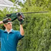 Bosch Akku-Heckenschere UniversalHedgeCut 18V-50 (1 Akku 2,5 Ah, 18-Volt-System, Messerlänge 50 cm, im Karton) - Image 5